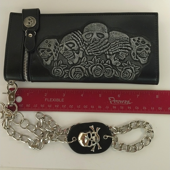 Skull Embossed Wallet - Picture 5 of 5